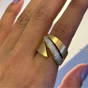 Anel Fosco com Brilhantes em Ouro 18K