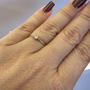 Anel Solitário Slim em Ouro 18K